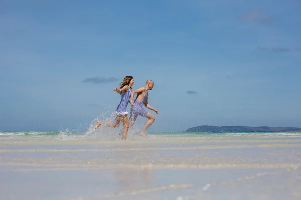 Happy vacation on the sea — Stock Photo, Image