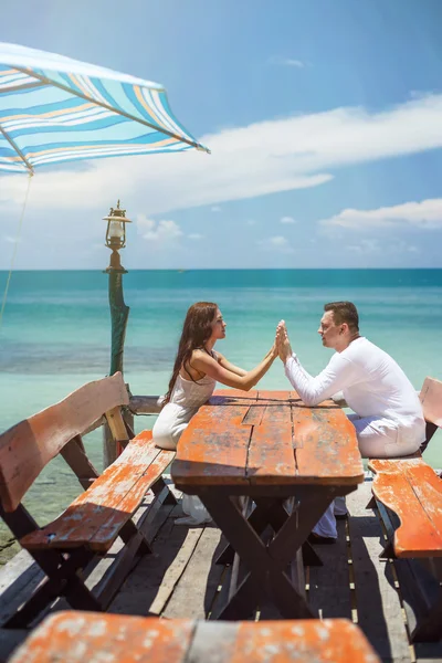 Encontro romântico de amor no mar — Fotografia de Stock