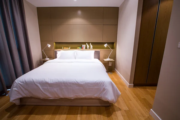 小さくモダンなベッドルーム — ストック写真