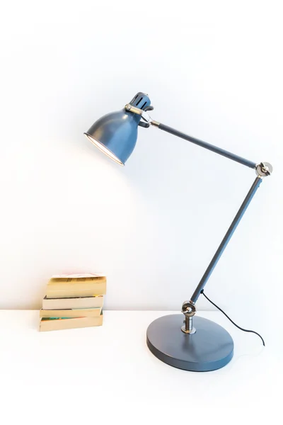 Lamp en boeken — Stockfoto