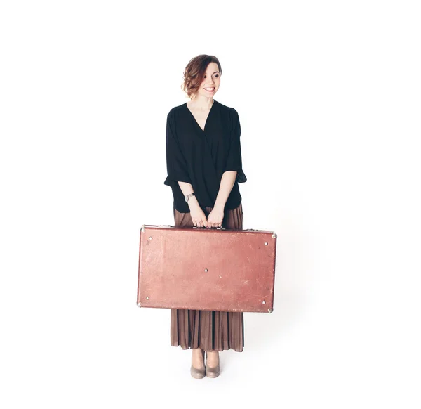 Šťastná dívka s kufrem v ruce — Stock fotografie
