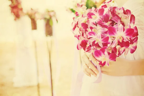 Bride holding a bridal bouquet — Stock Photo, Image