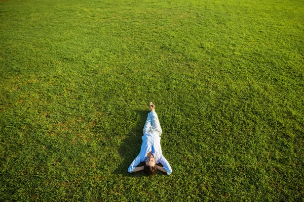 Woman relaxing on the grass — Stock Photo, Image