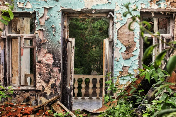 Abandoned classical building — Stock Photo, Image