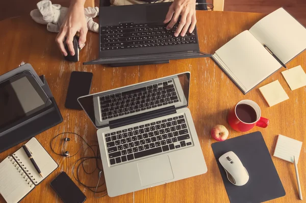 Espace de travail à la maison. Famille freelance — Photo