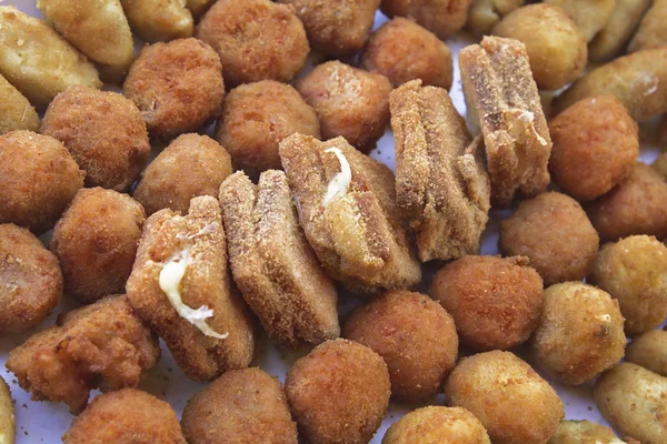 Mozzarella peynirli sandviç.