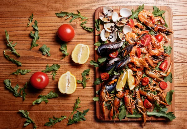 Fresh mussels, crayfish, shrimp. Seafood platter — Stock Photo, Image