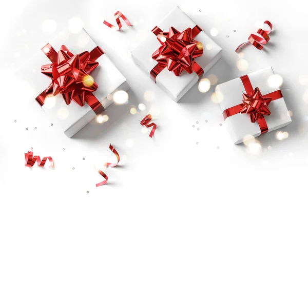Fröhliche Weihnachtskarte Aus Geschenkschachteln Roter Dekoration Funkeln Und Konfetti Auf — Stockfoto