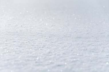 Kış karı. Bokeh 'li kar dokusu, hafif, seçici odaklı. Karlı beyaz doku. Kar taneleri