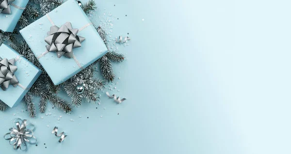 Vánoční Dárkové Krabice Stříbrnými Stuhami Dekoracemi Luky Jiskry Jedlovými Větvemi — Stock fotografie