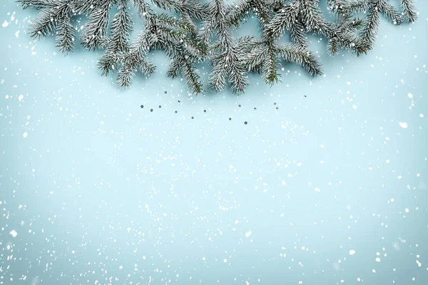 Merry Christmas Frame Gemaakt Van Witte Sparren Takken Blauwe Achtergrond — Stockfoto