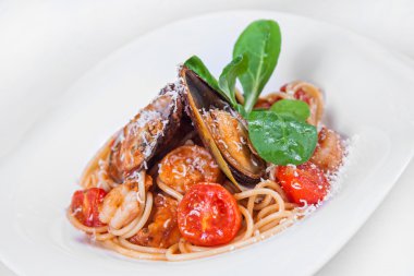 Karides ve midye makarna. Yemek gıda