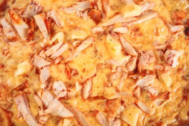 Pizza jambon, tavuk ve ananas