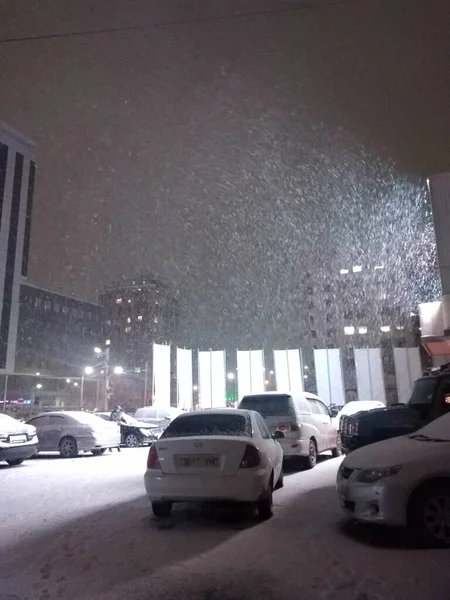 Está Nevando Medio Noche —  Fotos de Stock