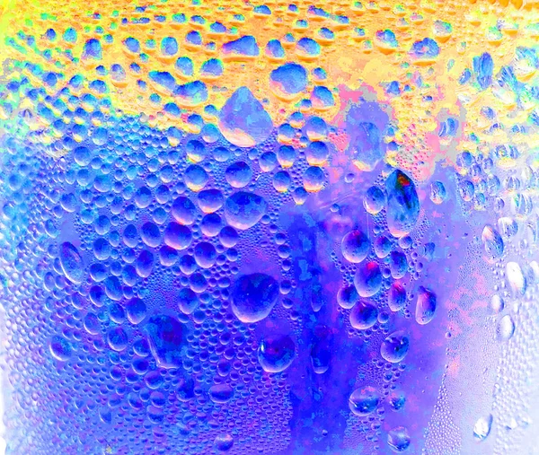 Camdaki yağmur damlaları