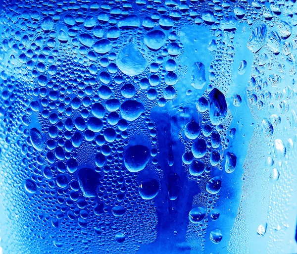 Camdaki yağmur damlaları