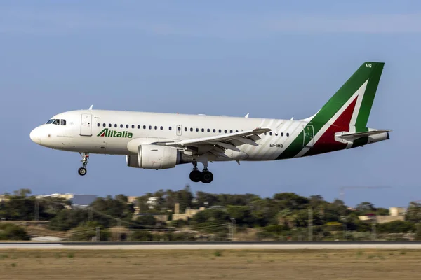 Luqa Malta Julio 2021 Alitalia Airbus A319 112 Reg Img — Foto de Stock