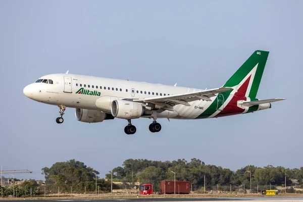 Luqa Malta Junio 2021 Alitalia Airbus A319 112 Reg Img — Foto de Stock