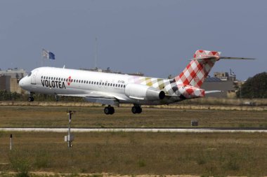 Luqa, Malta 25 Haziran 2016: Volotea Boeing 717-2BL (EI-FGI) 31 nolu pist finallerinde.