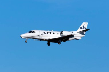 Luqa, Malta 11 Kasım 2015: Cessna 560XL Citation XLS (REG: OO-SLM) 31 numaralı pistte. Valletta AB - Malta 'da Göç Konulu Afrika Zirvesi.