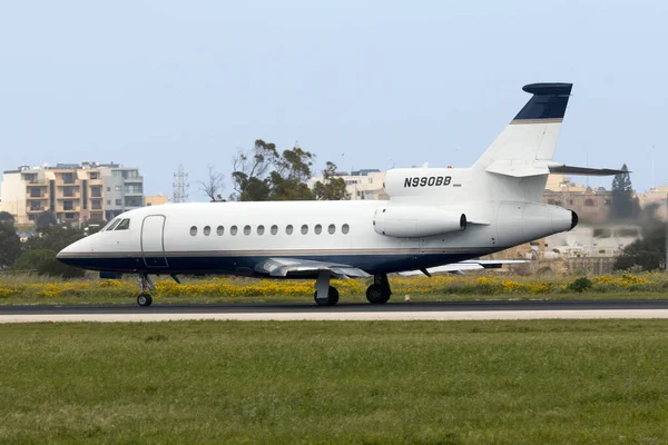 Luqa Malta April 2015 Dassault Falcon 900 Starting Its Take — Stock Photo, Image