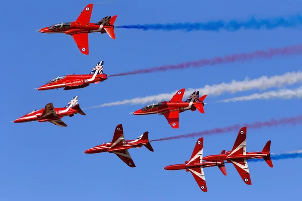 28 de septiembre de 2015: Red Arrows Performance en Luqa, Malta . — Foto de Stock