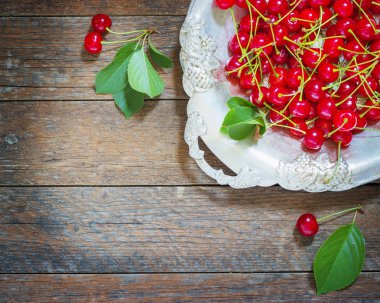 kiraz bir metal plaka