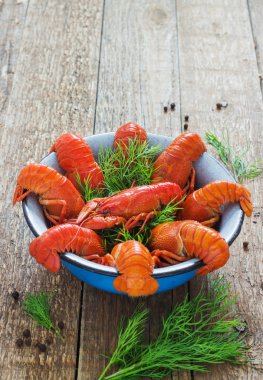 ahşap arka plan üzerinde kerevit