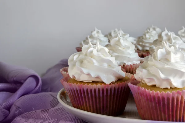 Cupcake dolci con crema — Foto Stock