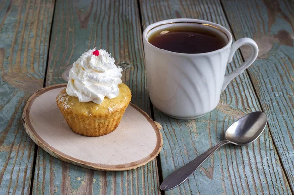 Cupcake con crema bianca — Foto Stock