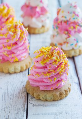 Beyaz krem hava ile pasta