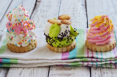 Beyaz krem hava ile pasta