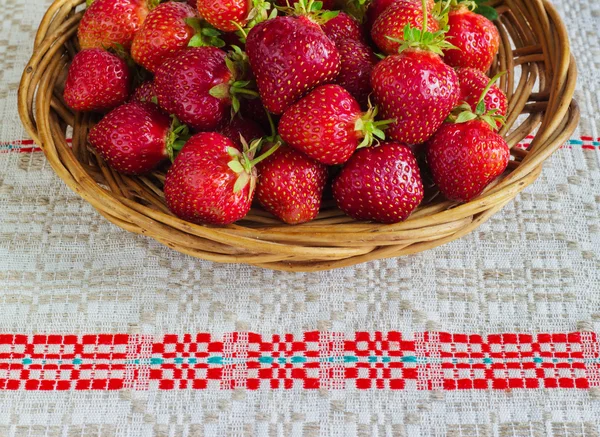 Strawberries in natural background — Stock Photo, Image