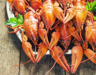 ahşap arka plan üzerinde kerevit