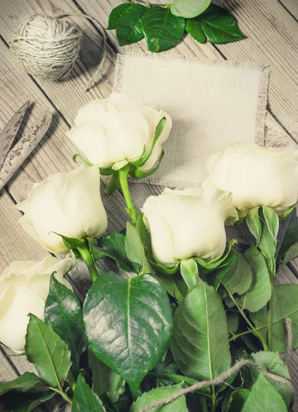 White Roses on the Wooden Table — Stock Photo, Image