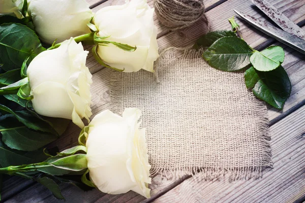White Roses on the Wooden Table — Stock Photo, Image