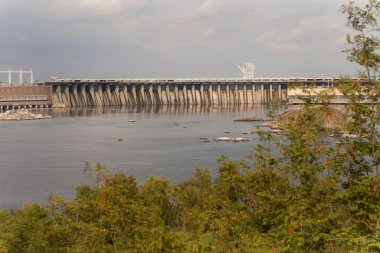 Nehirdeki Baraj