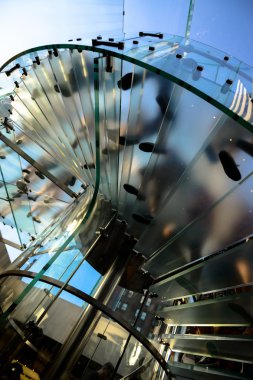 Manhattan, New York'ta Applestore cam merdiven.