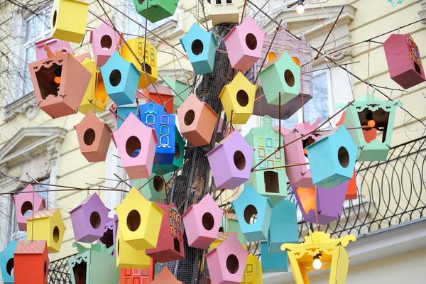 The beautiful colorful birdhouses in the city center of Lviv, Uk — Stock Photo, Image