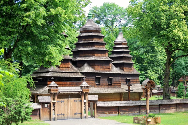 Iglesia cristiana de madera vintage, Ucrania, Lviv —  Fotos de Stock