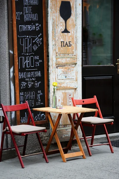 Lviv.Ukraine.-01 April 2016. De ingang naar de pub in het Cent — Stockfoto