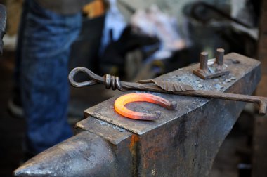 Demirci at nalı uydurandan