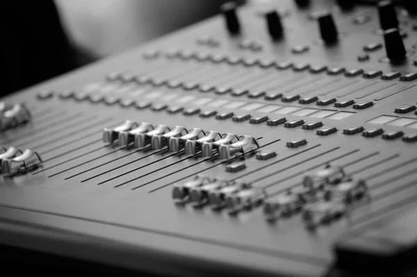 Een professionele audio mixer — Stockfoto