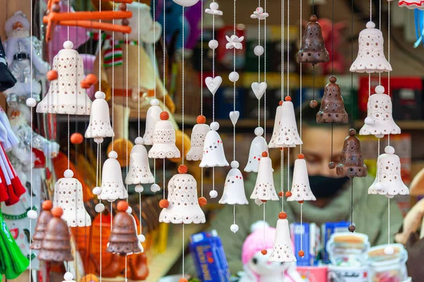 Декоративные Игрушки Городской Символикой Продаются Львовской Рождественской Ярмарке Перед Львовским — стоковое фото