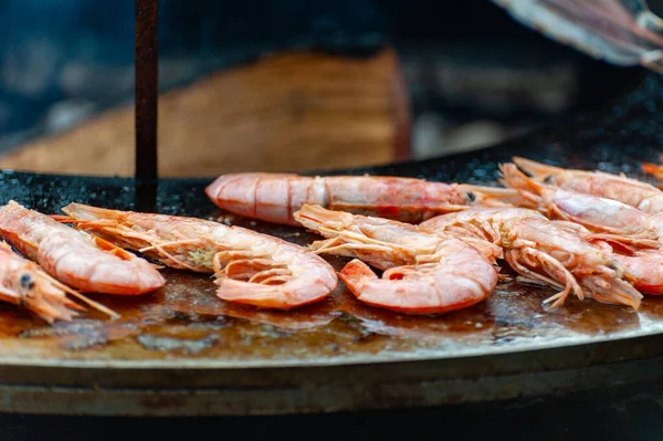 Street Food Festival Chef Cooking Delicious Shrimps Spit Outdoor Seafood — Stock Photo, Image