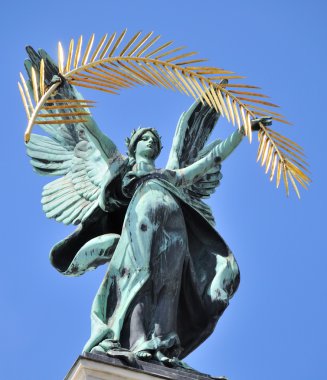 Tiyatro, Lviv, Ukrayna çatısında bir harp ile muse 