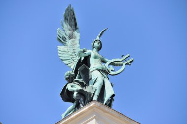 Tiyatro, Lviv, Ukrayna çatısında bir harp ile muse 