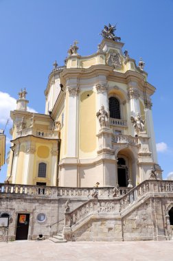 güneşli bir yaz günü St. george Kilisesi Lviv Ukrayna 