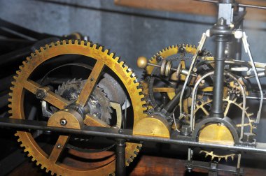 Büyük, eski bir saat .