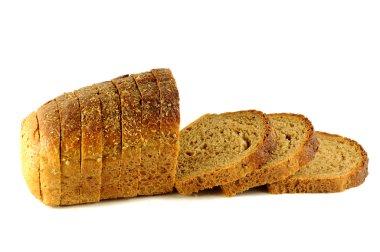 Beyaz arkaplanda izole edilmiş dilimlenmiş ekmek